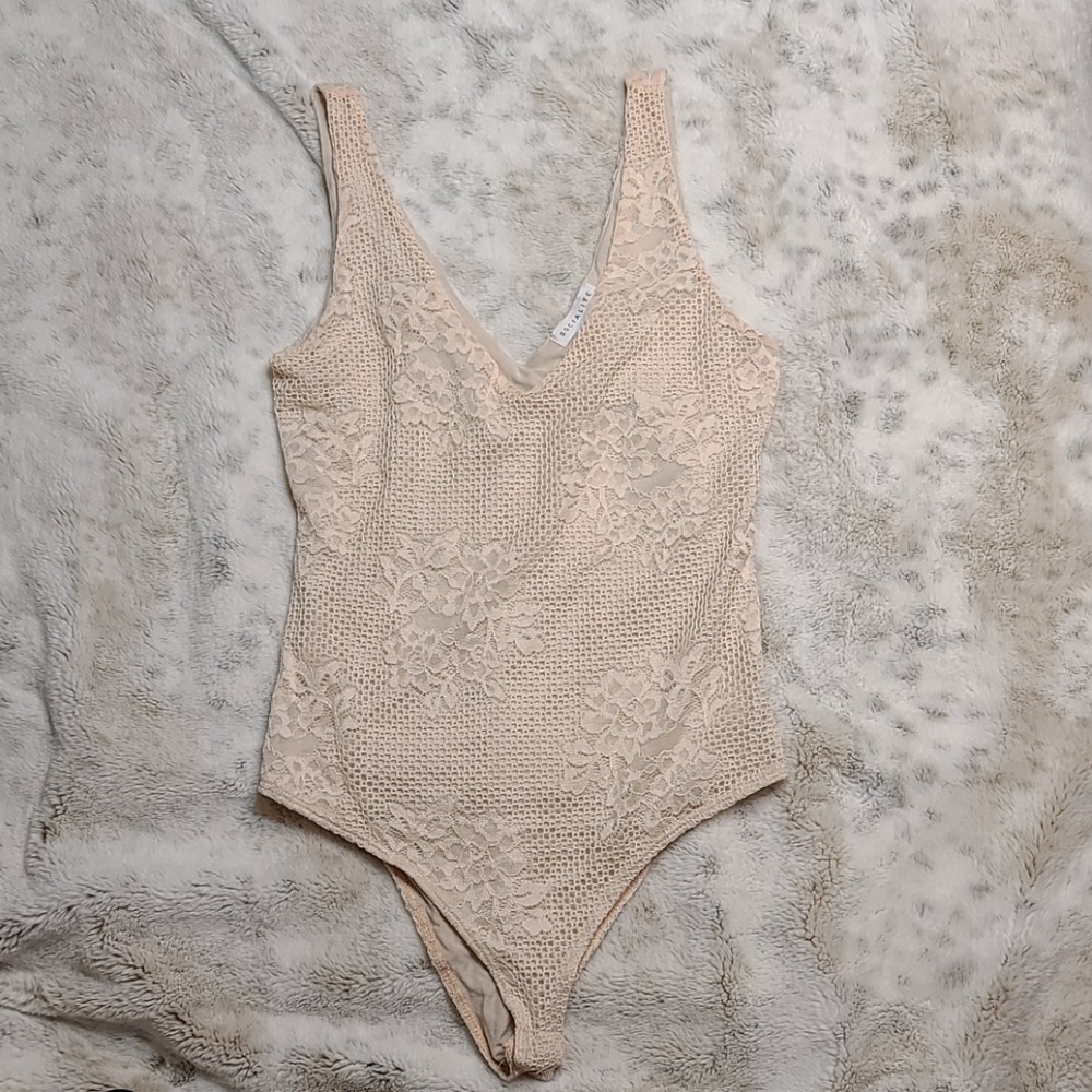 ⭐3 for $10⭐ EUC Socialite Lace Bodysuit